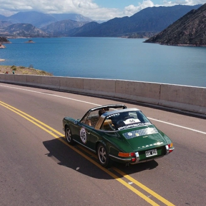 Rally de las Bodegas — Porsche junto al dique