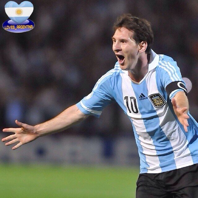 Messi festejando un gol con la selección